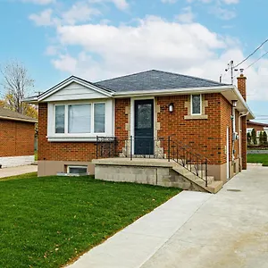 https://hamilton-mountain-duplex-with-two-private-fully.hotelstorontoontario.org