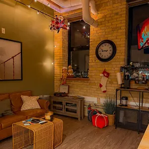 https://heart-of-the-city-cozy-2-bed-loft.winnipeg-hotels.net